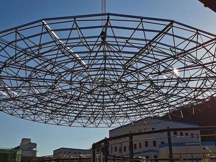 新乐螺栓球网架工程施工现场