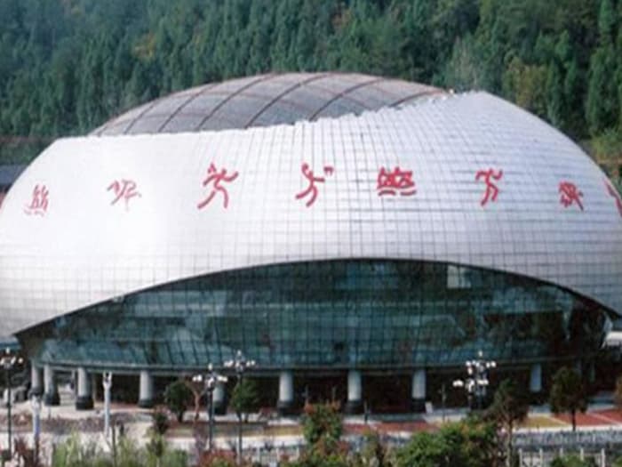 新乐体育中心球形网架加工安装
